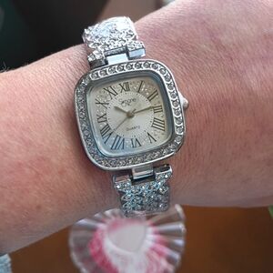Elegant Silver Women's Quartz Watch